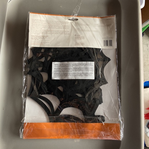 Martha Stewart CraftsSpiderweb Table Decor Set 4pcs Spooky Night - Picture 3 of 8